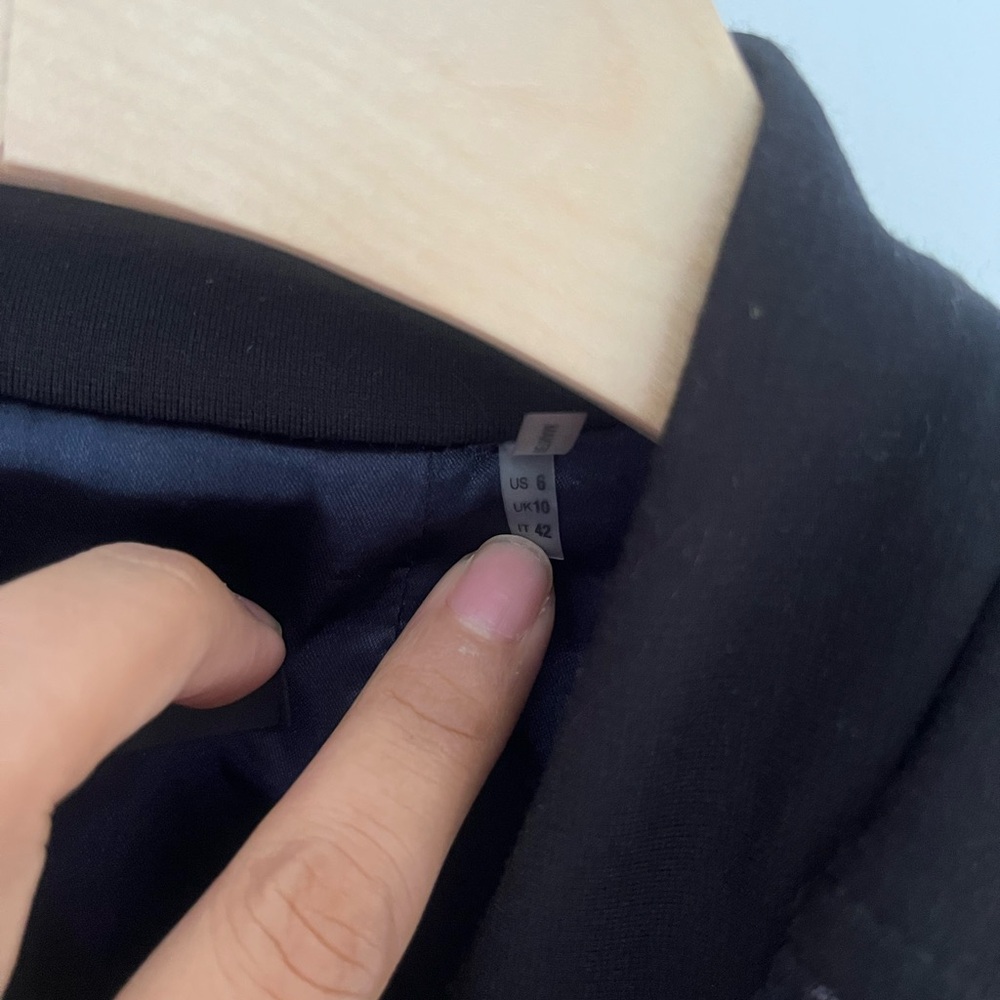 Tahari Black and Gray Women's Blazer - Picture 5 of 6